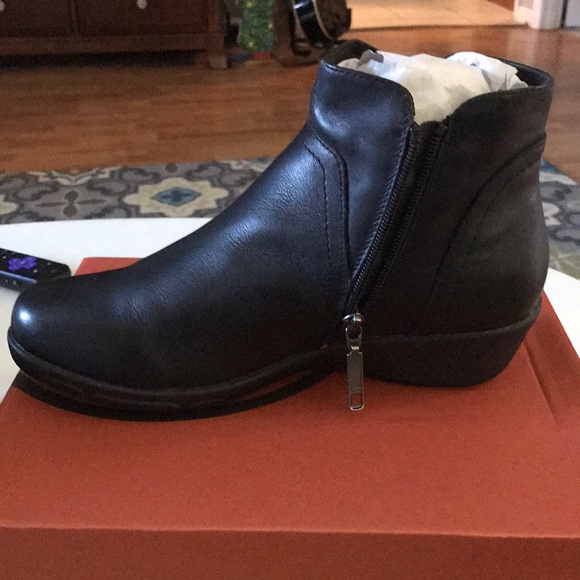 NWT Black Ankle Boots - Picture 2 of 7
